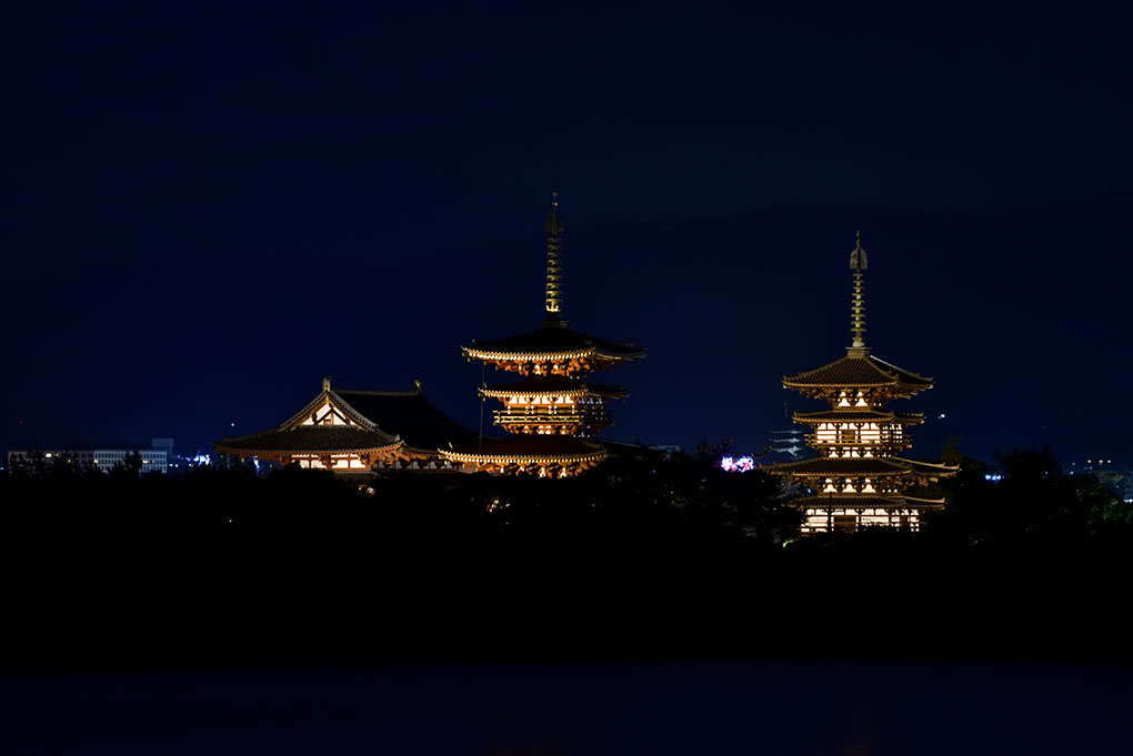 霜降の薬師寺