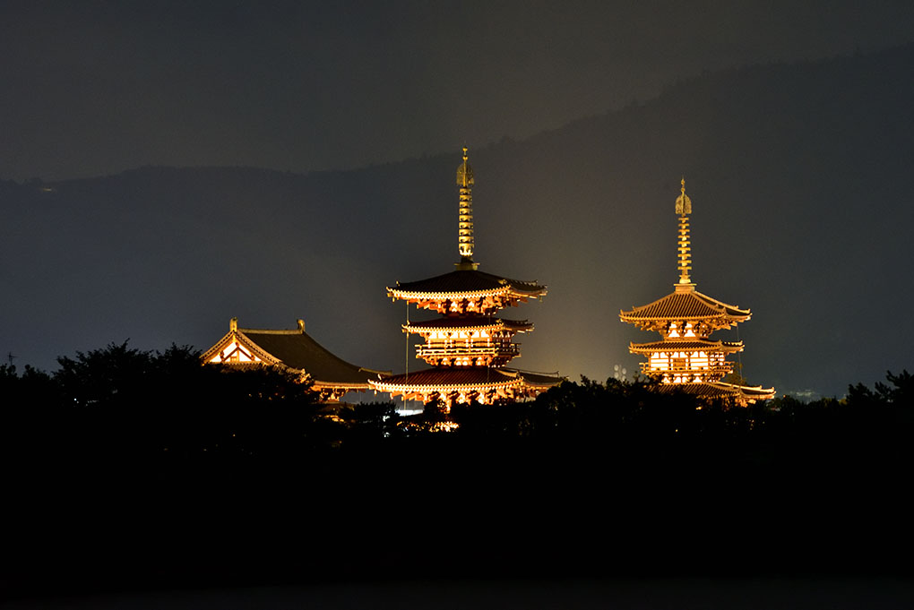 夏は夜、月の頃はさらなり